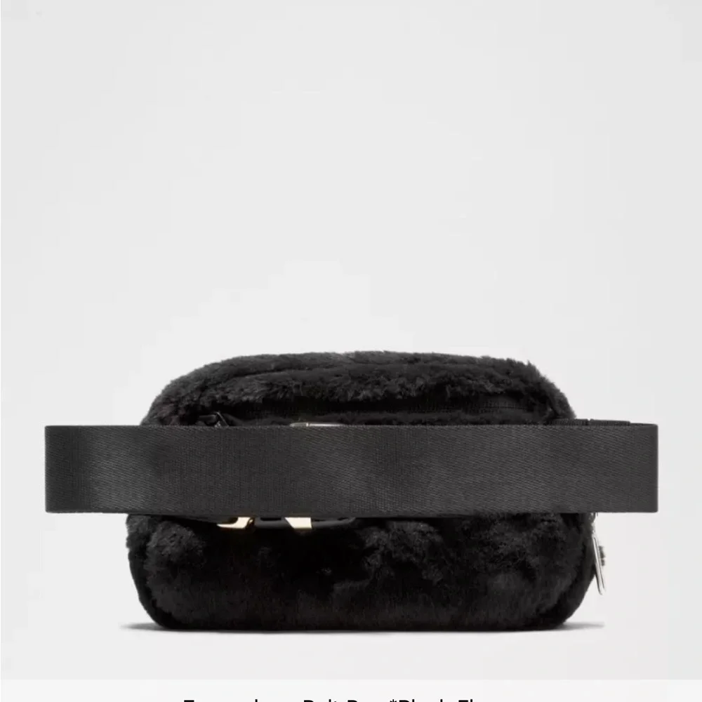 Lululemon Everywhere Belt Bag Plush Fleece